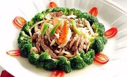 ‘火狐电竞官方网站’汪东城半裸深V性感亮相签唱会 化身完美情人为粉丝热情服务(图1) 火狐电竞官方网站