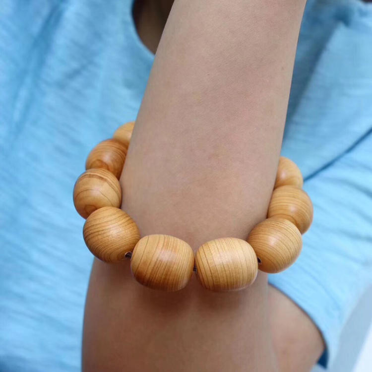 ‘火狐电竞’Selina受伤未婚夫跪地求医生 任爸:值得托付终生(图1) 火狐电竞